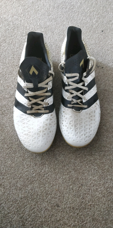 boys football boots size 9